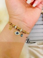 Photo 6025997695526751721 y