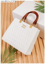 Photo 6028319078105598320 y