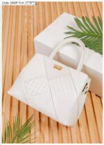 Photo 6028319078105598412 y