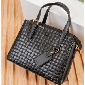 Photo 6028319078105598507 y