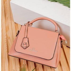 Photo 6028319078105598522 y