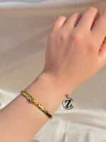 Photo 6028386560631752619 y