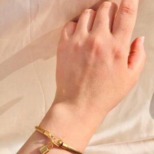 Photo 6028386560631752692 y