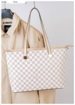 Photo 6028518532091859095 y