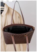 Photo 6028518532091859099 y