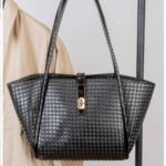 Photo 6028518532091859103 y