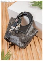 Photo 6028535699076140312 y