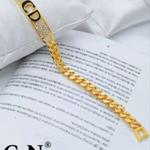 Photo 6030876095475204528 y