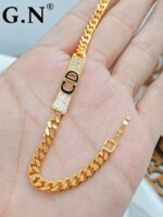 Photo 6030876095475204529 y