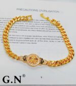 Photo 6030876095475204545 y