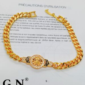 Photo 6030876095475204545 y