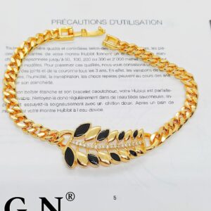 Photo 6030876095475204546 y