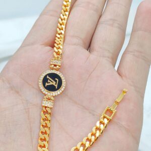 Photo 6030876095475204560 y