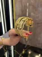 Photo 6032673427619433169 y