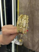 Photo 6032673427619433170 y