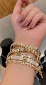 Photo 6032673427619433173 y