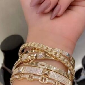 Photo 6032673427619433173 y