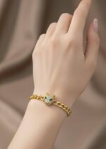 Photo 6037360804606184554 y