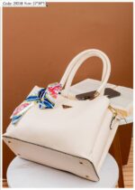 Photo 6048895824042855577 y