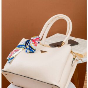 Photo 6048895824042855577 y