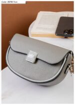 Photo 6048895824042855595 y