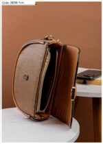 Photo 6048895824042855596 y