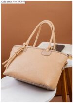 Photo 6048895824042855616 y