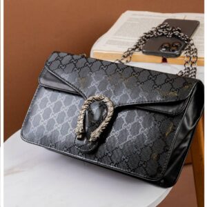 Photo 6048895824042855624 y