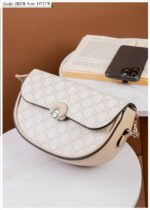 Photo 6048895824042855637 y