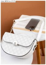 Photo 6048895824042855640 y