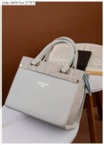 Photo 6048895824042855649 y