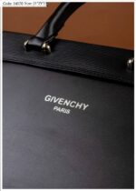 Photo 6048895824042855656 y