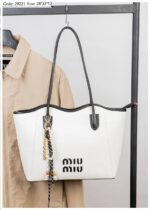 Photo 6048895824042855660 y