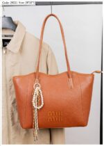 Photo 6048895824042855661 y