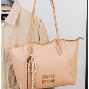 Photo 6048895824042855664 y