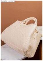 Photo 6048895824042855770 y