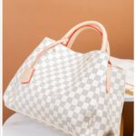 Photo 6048895824042855771 y