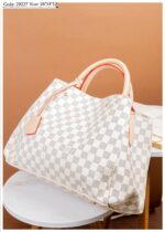 Photo 6048895824042855771 y