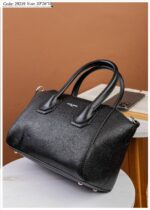 Photo 6048895824042855792 y