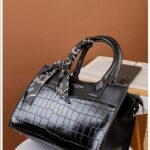 Photo 6048895824042855803 y