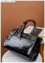 Photo 6048895824042855803 y