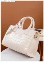 Photo 6048895824042855804 y