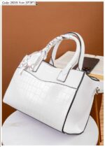 Photo 6048895824042855806 y