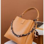 Photo 6048895824042855813 y