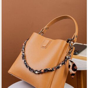 Photo 6048895824042855813 y