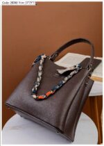 Photo 6048895824042855817 y