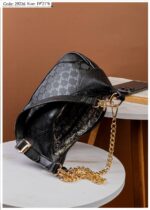 Photo 6048895824042855858 y