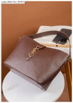 Photo 6048895824042855868 y