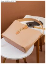 Photo 6048895824042855872 y