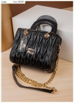 Photo 5780425024756976776 y